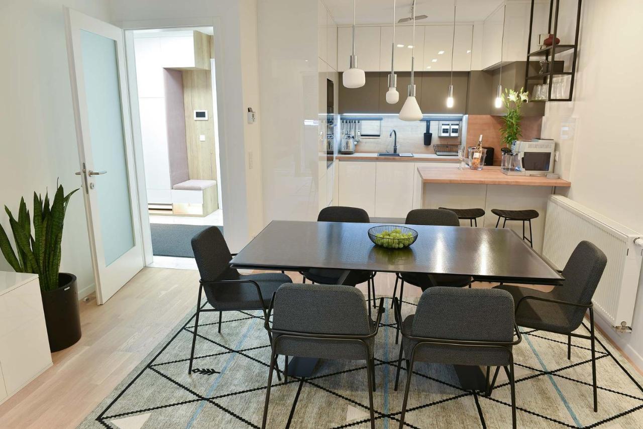 Astra Urban Garden Apartment, 2 Garage Parking Spaces Zagreb Luaran gambar